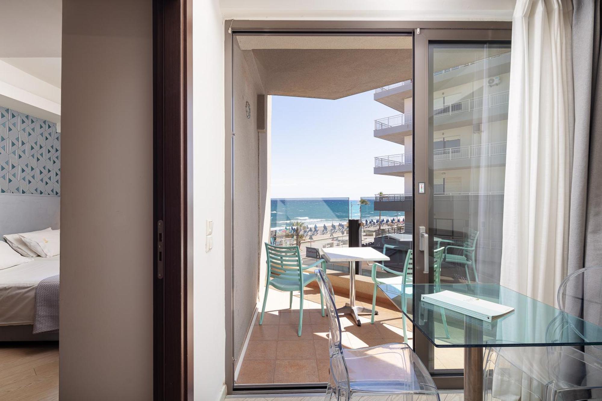 Steris Elegant Beach Hotel & Apartments 레팀노 외부 사진