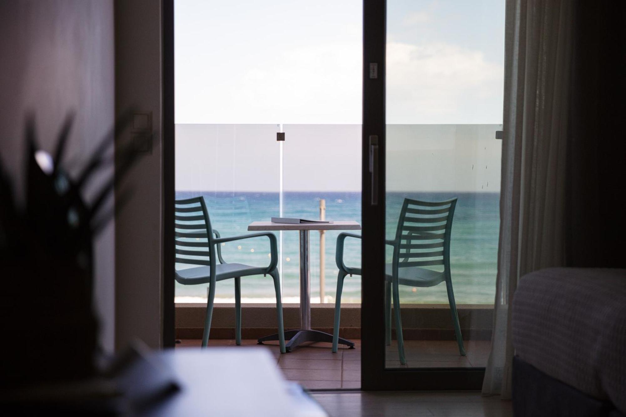 Steris Elegant Beach Hotel & Apartments 레팀노 외부 사진