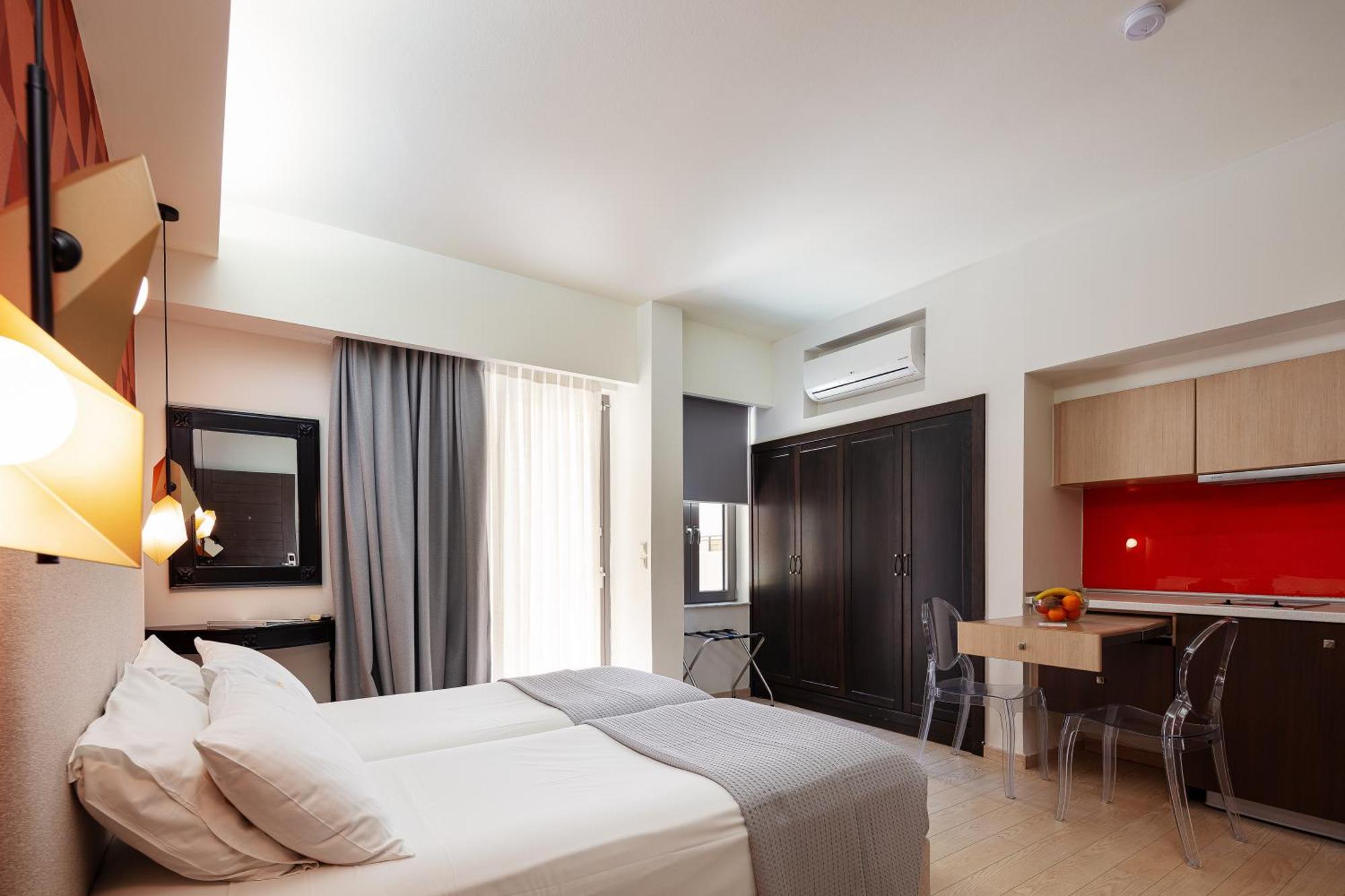 Steris Elegant Beach Hotel & Apartments 레팀노 외부 사진