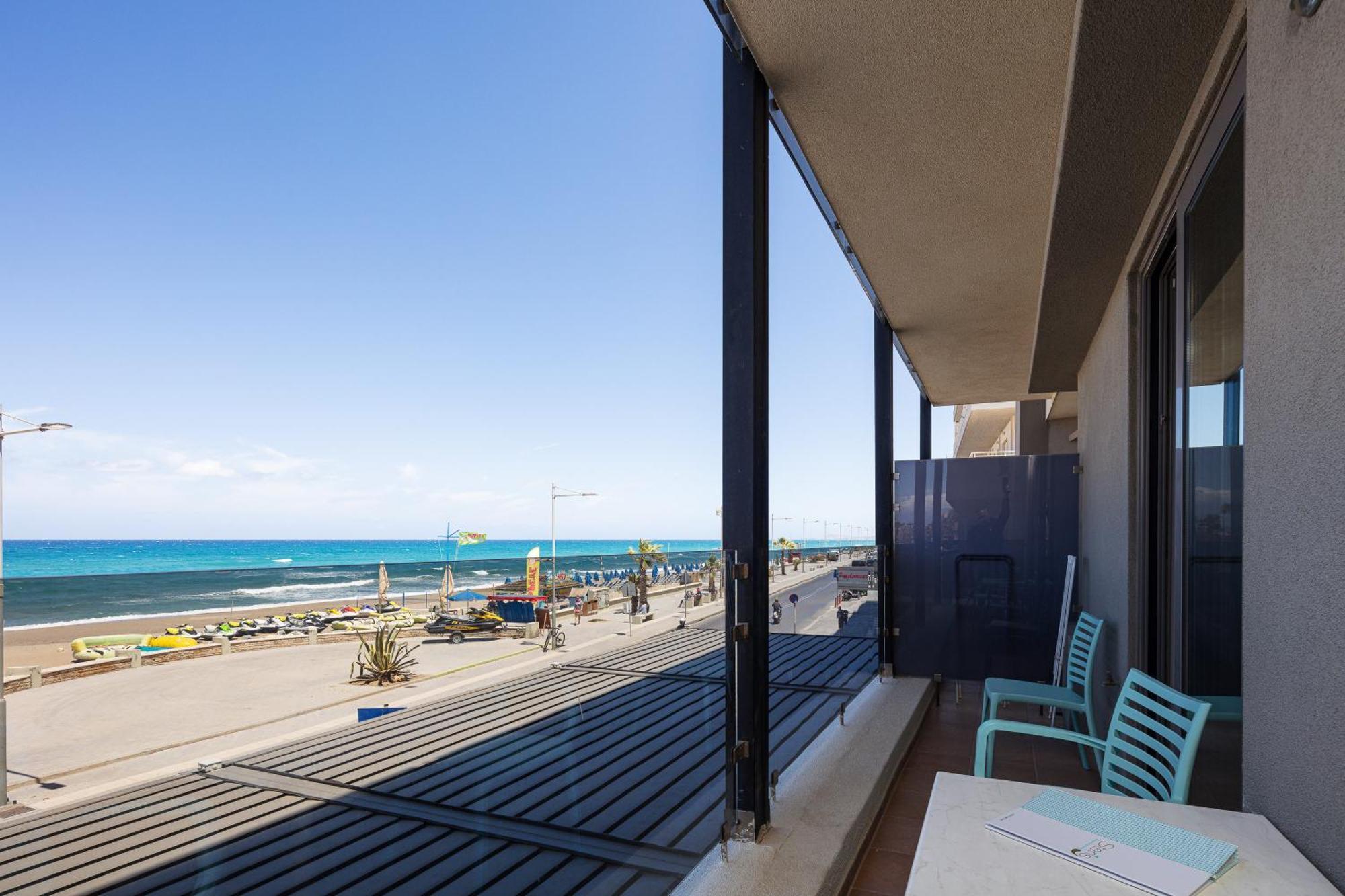Steris Elegant Beach Hotel & Apartments 레팀노 외부 사진