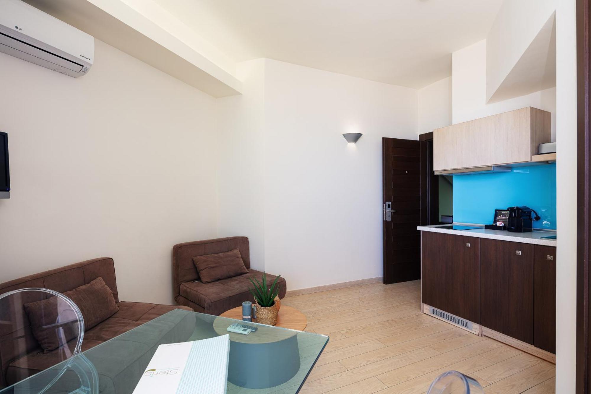 Steris Elegant Beach Hotel & Apartments 레팀노 외부 사진