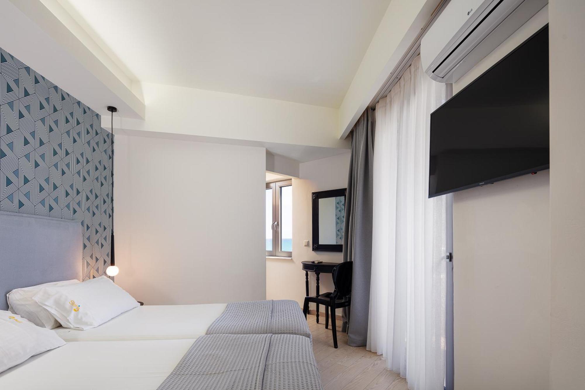Steris Elegant Beach Hotel & Apartments 레팀노 외부 사진