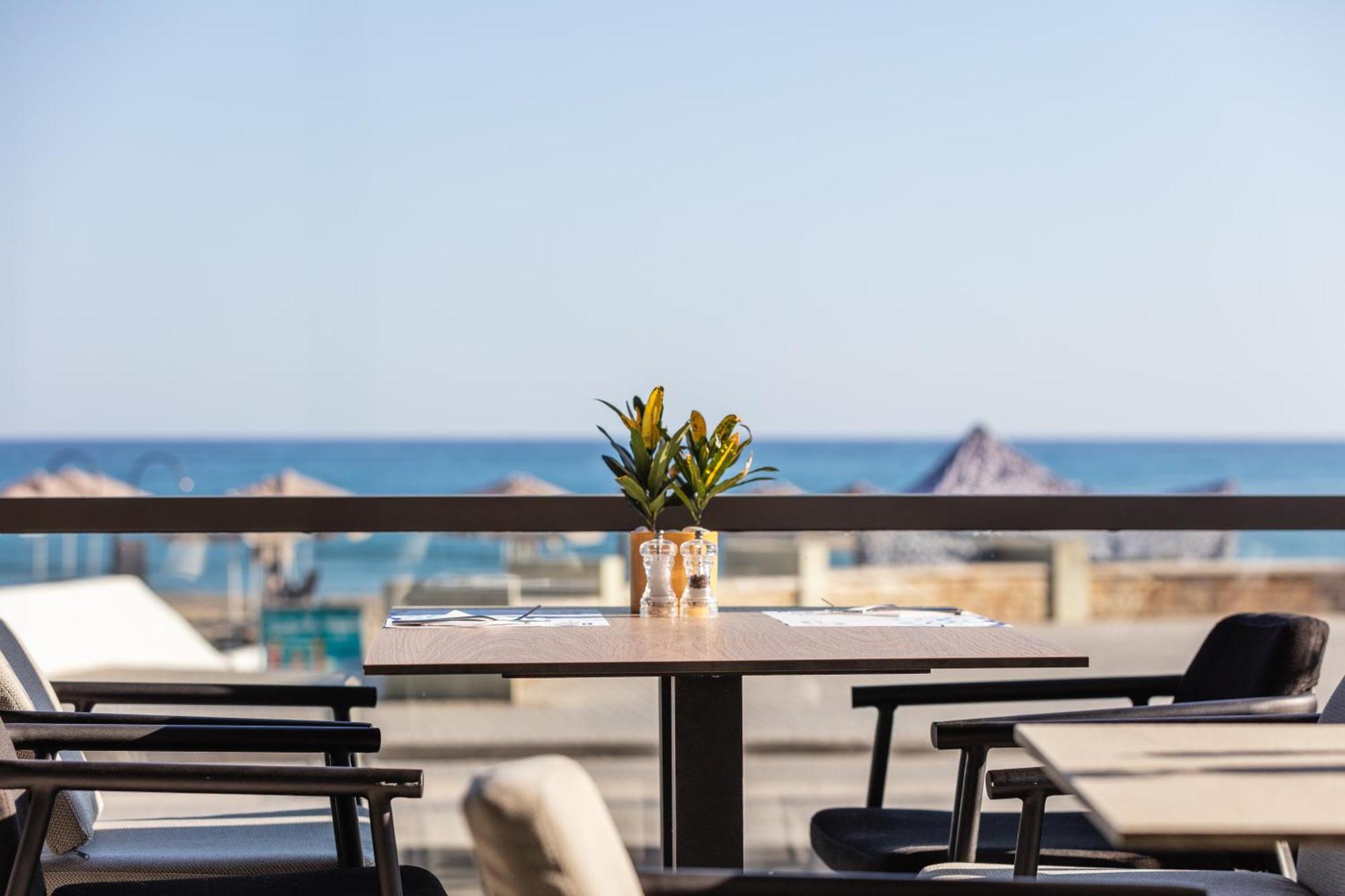 Steris Elegant Beach Hotel & Apartments 레팀노 외부 사진