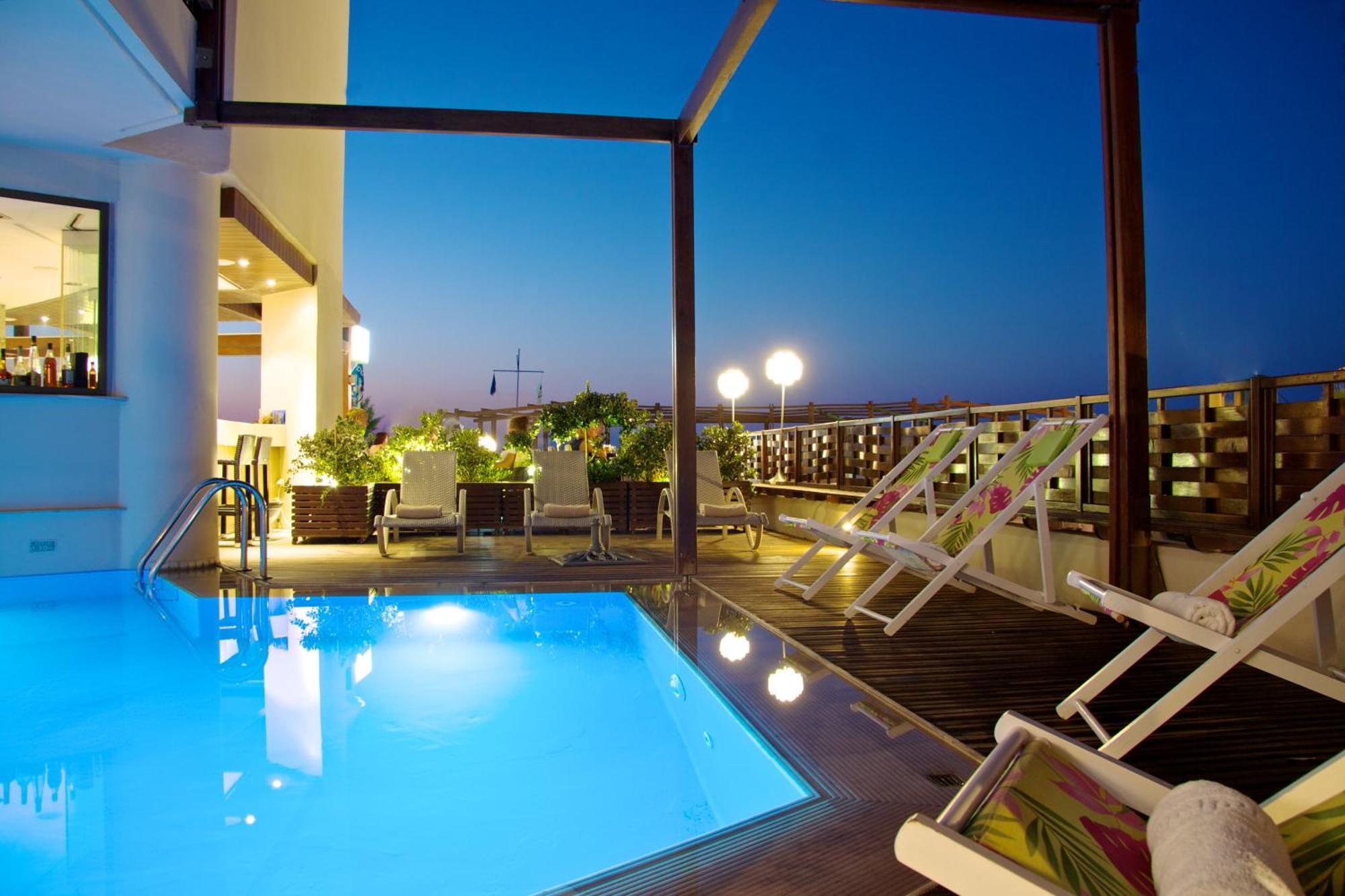 Steris Elegant Beach Hotel & Apartments 레팀노 외부 사진