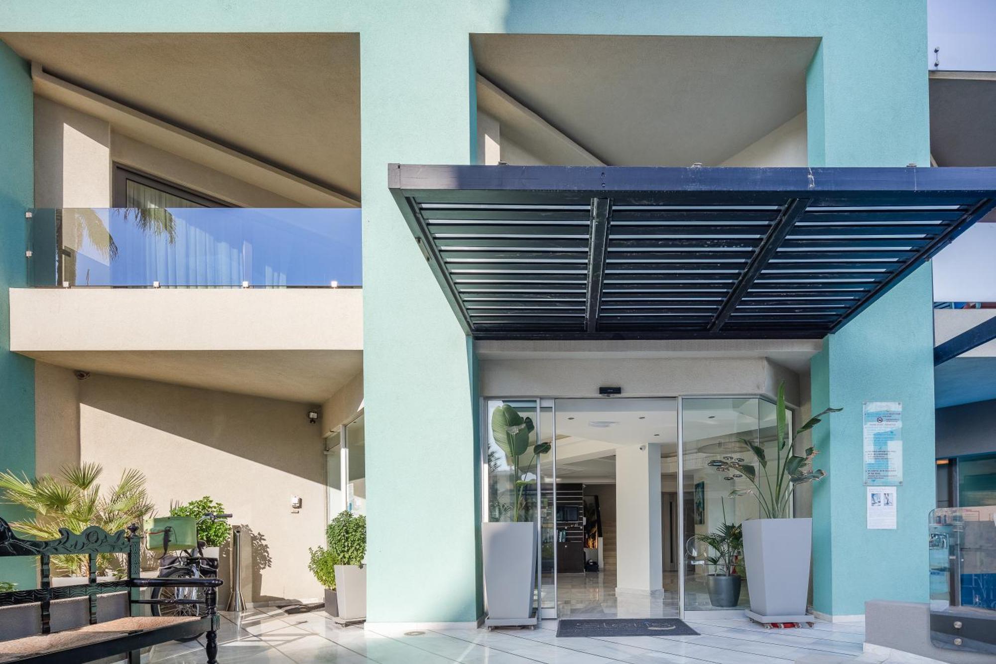 Steris Elegant Beach Hotel & Apartments 레팀노 외부 사진
