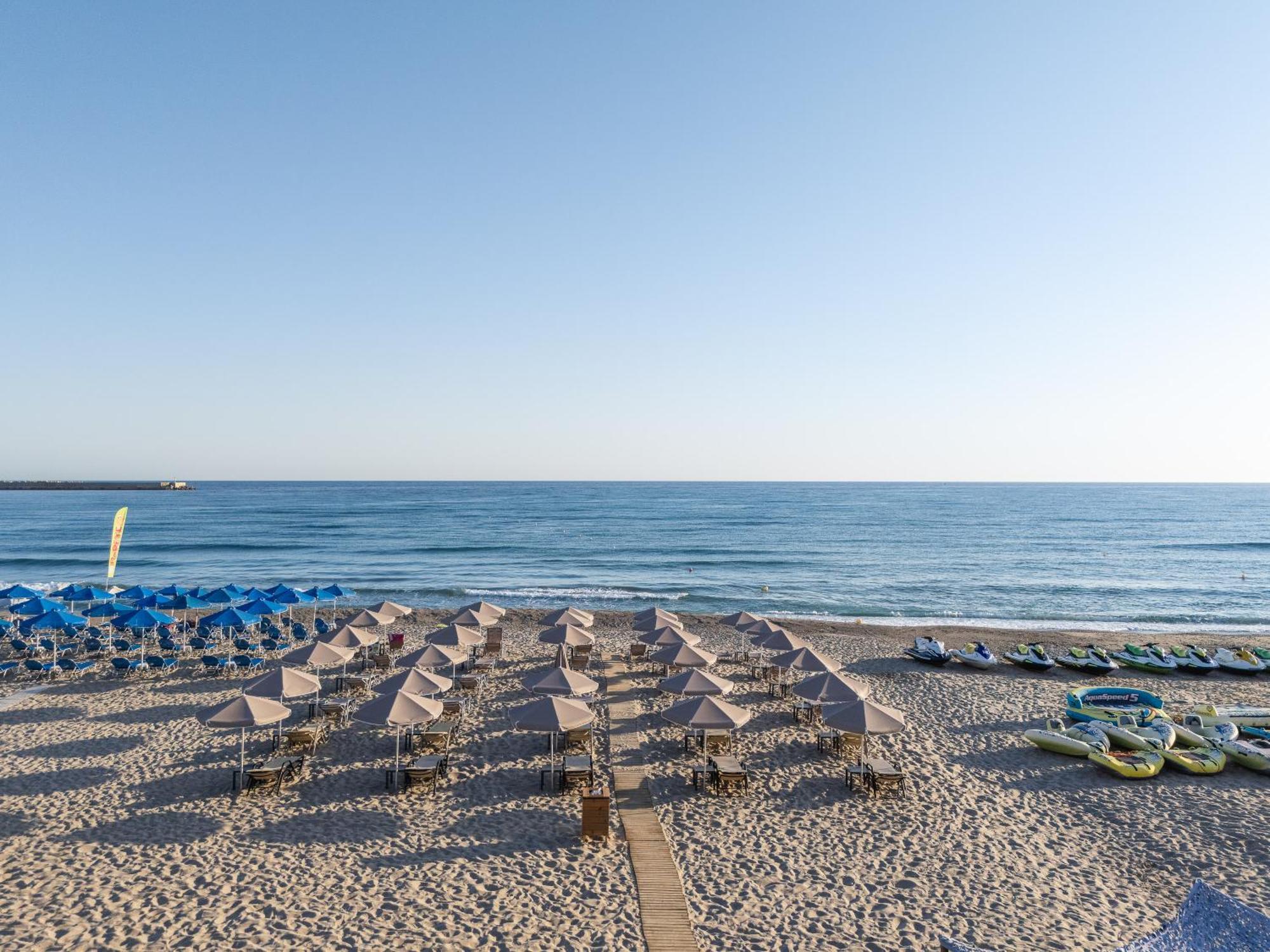 Steris Elegant Beach Hotel & Apartments 레팀노 외부 사진