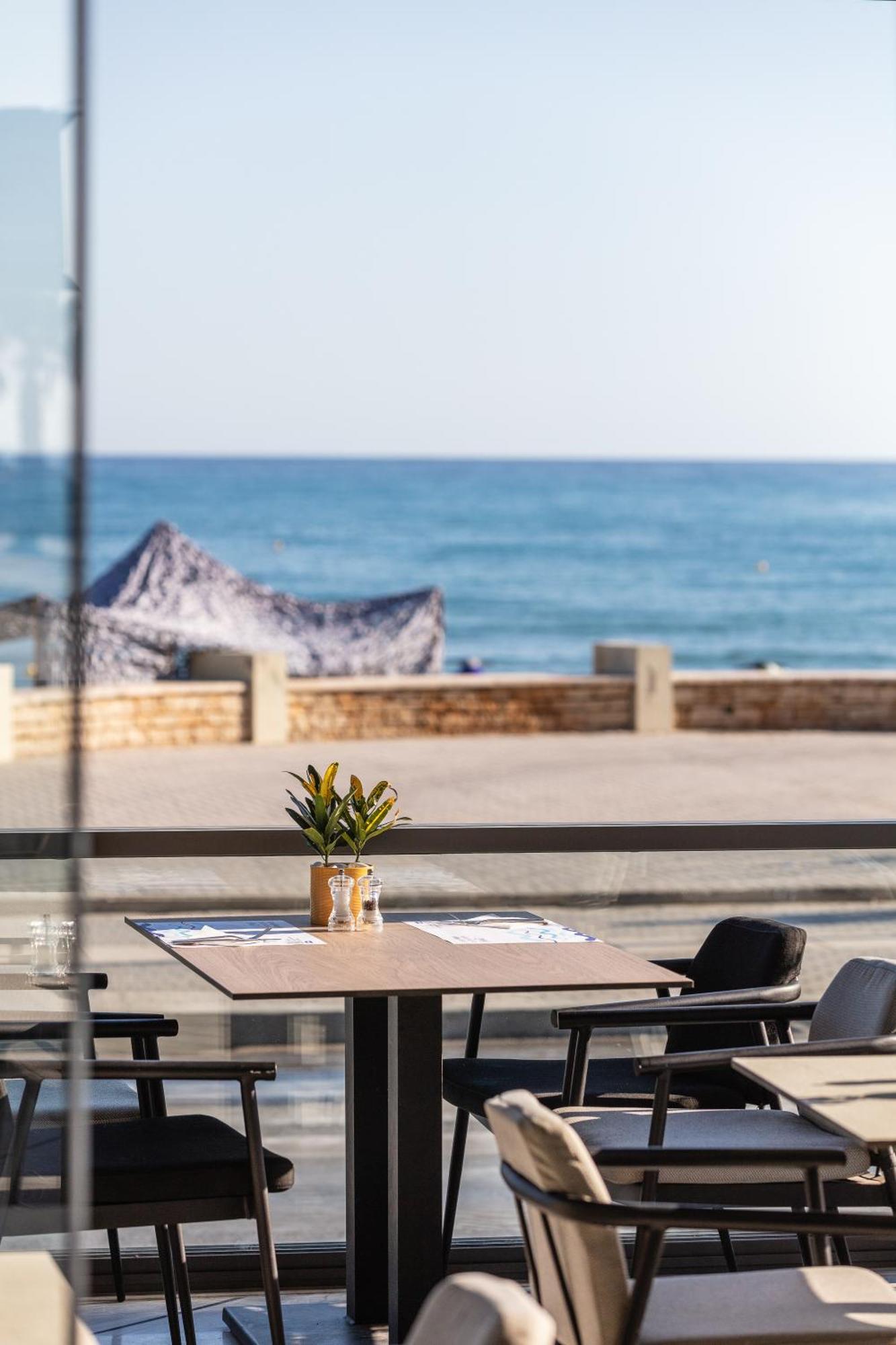 Steris Elegant Beach Hotel & Apartments 레팀노 외부 사진